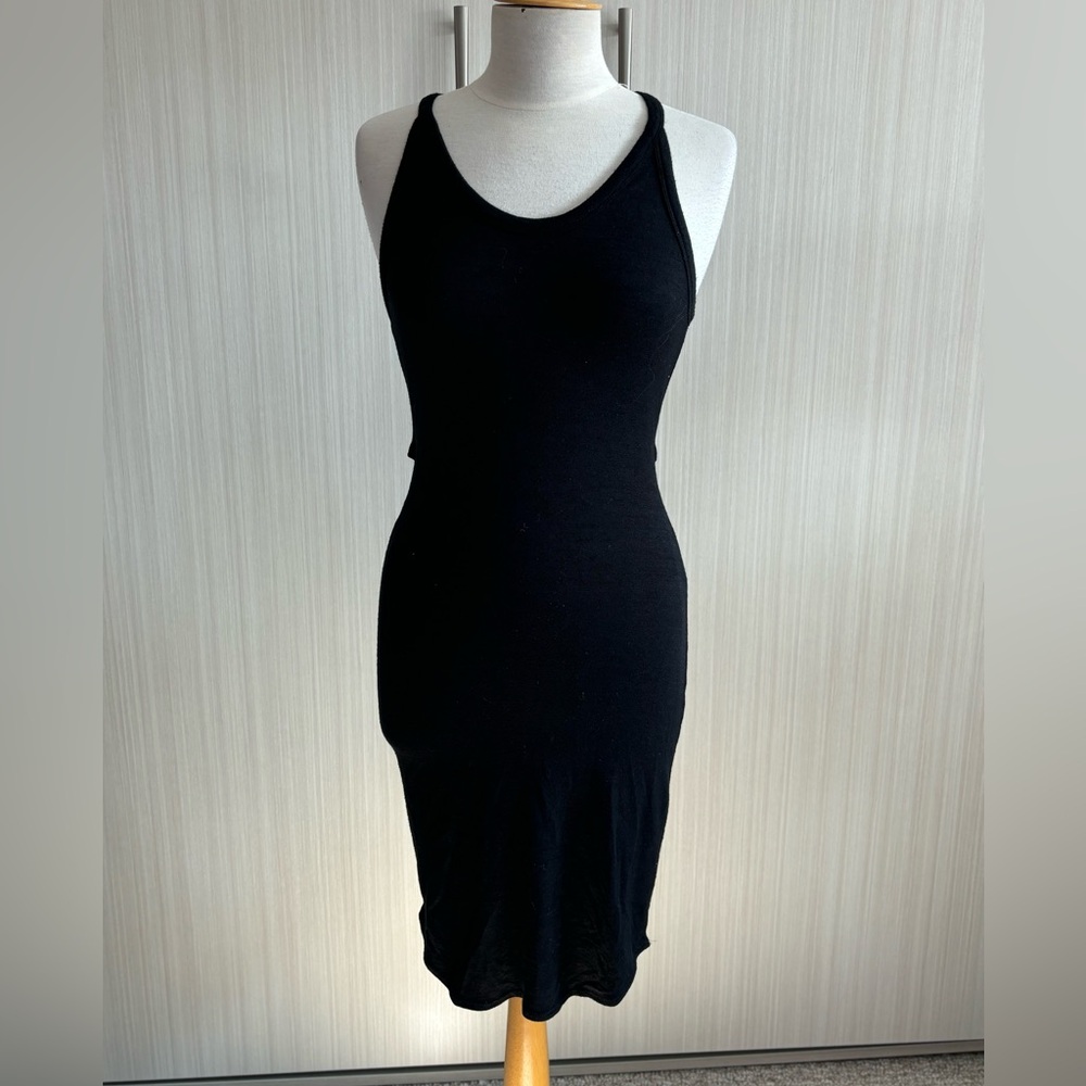 Aritzia Wilfred Free Dress Black Sleeveless Scoop Neck w/ peekaboo back Size S